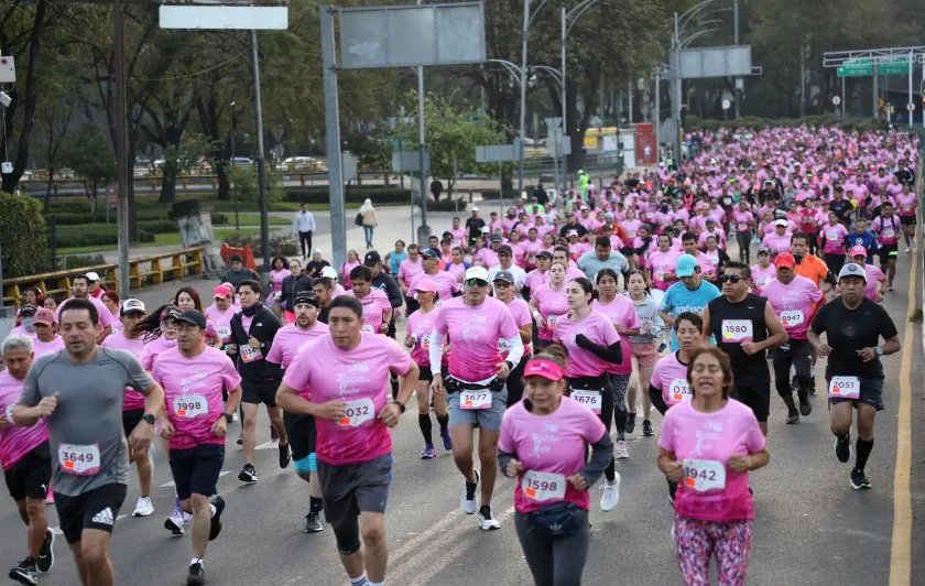 Corredores en Segunda Carrera con Causa Mi Lucha es Rosa