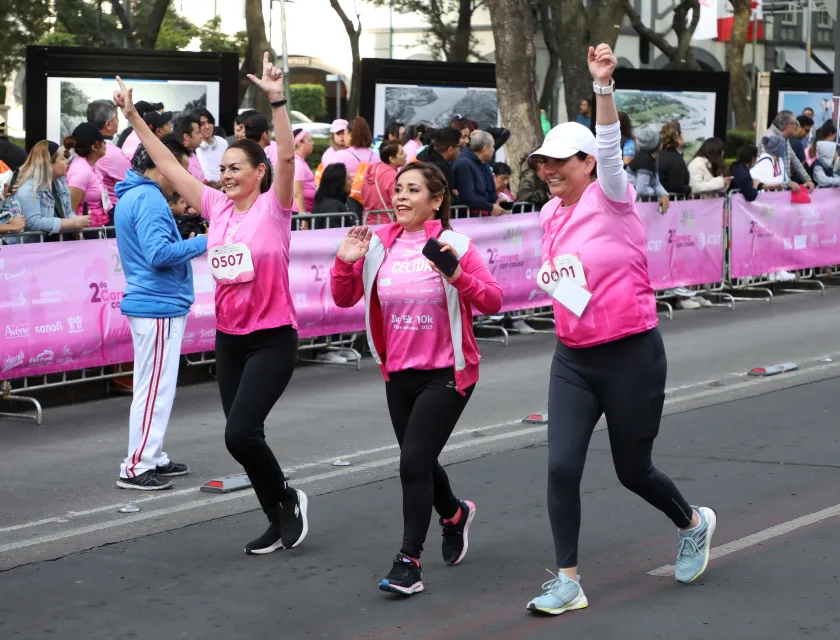 Funcionarias del IMSS en Segunda Carrera con Causa Mi Lucha es Rosa