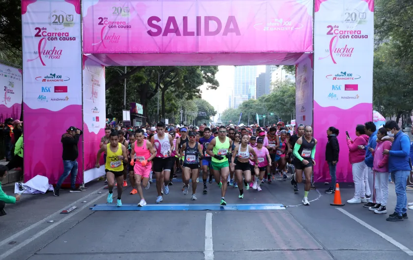 banderazo de salida de Segunda Carrera con Causa Mi Lucha es Rosa salida