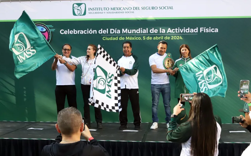 Banderazo de inicio de jornada de actividad física del IMSS